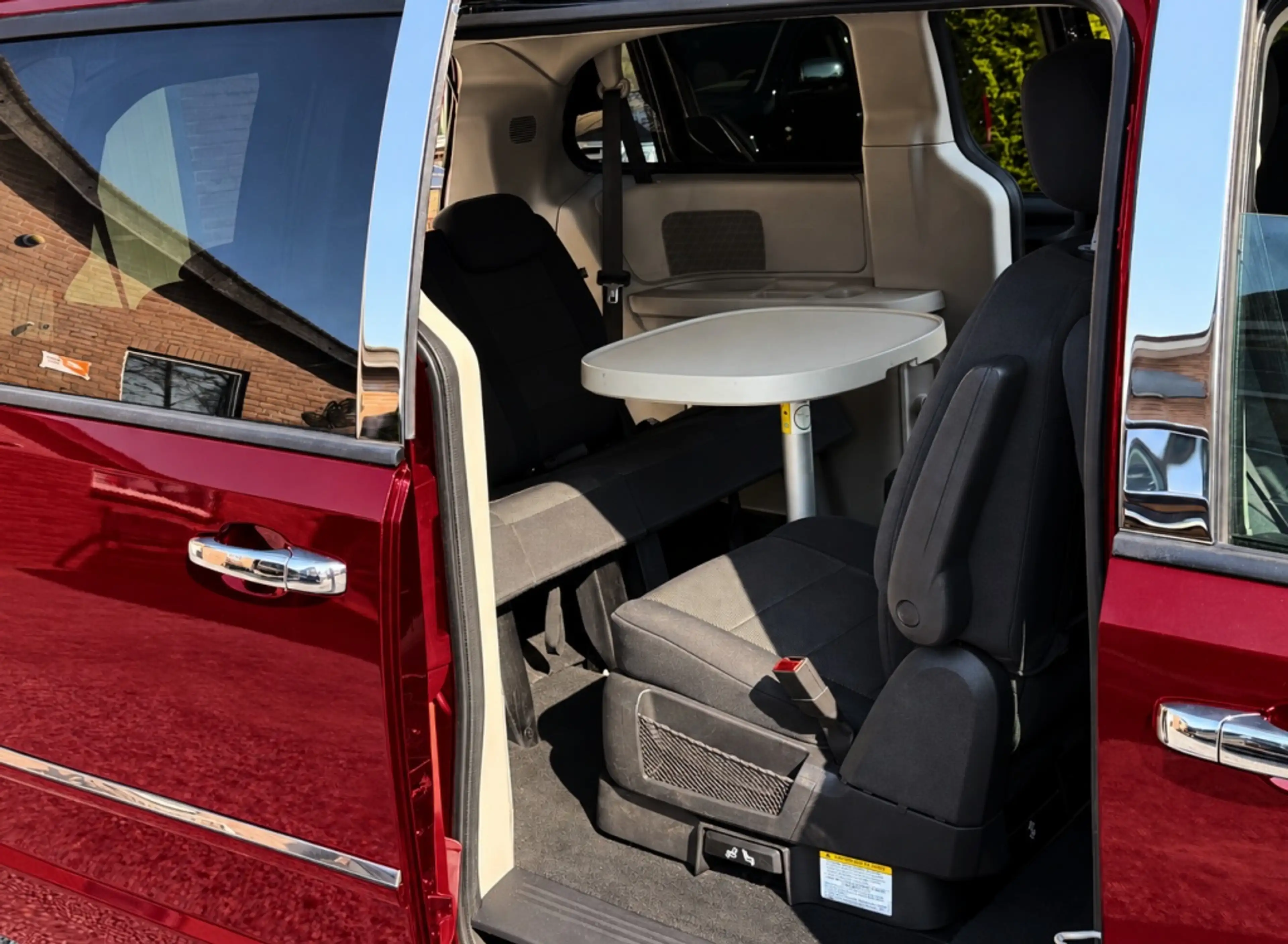 Chrysler Grand Voyager 3.8 V6 LIMITED MAGMA-RED SWIVEL&GO.TAFEL 3xTV/DVD/ — photo 7