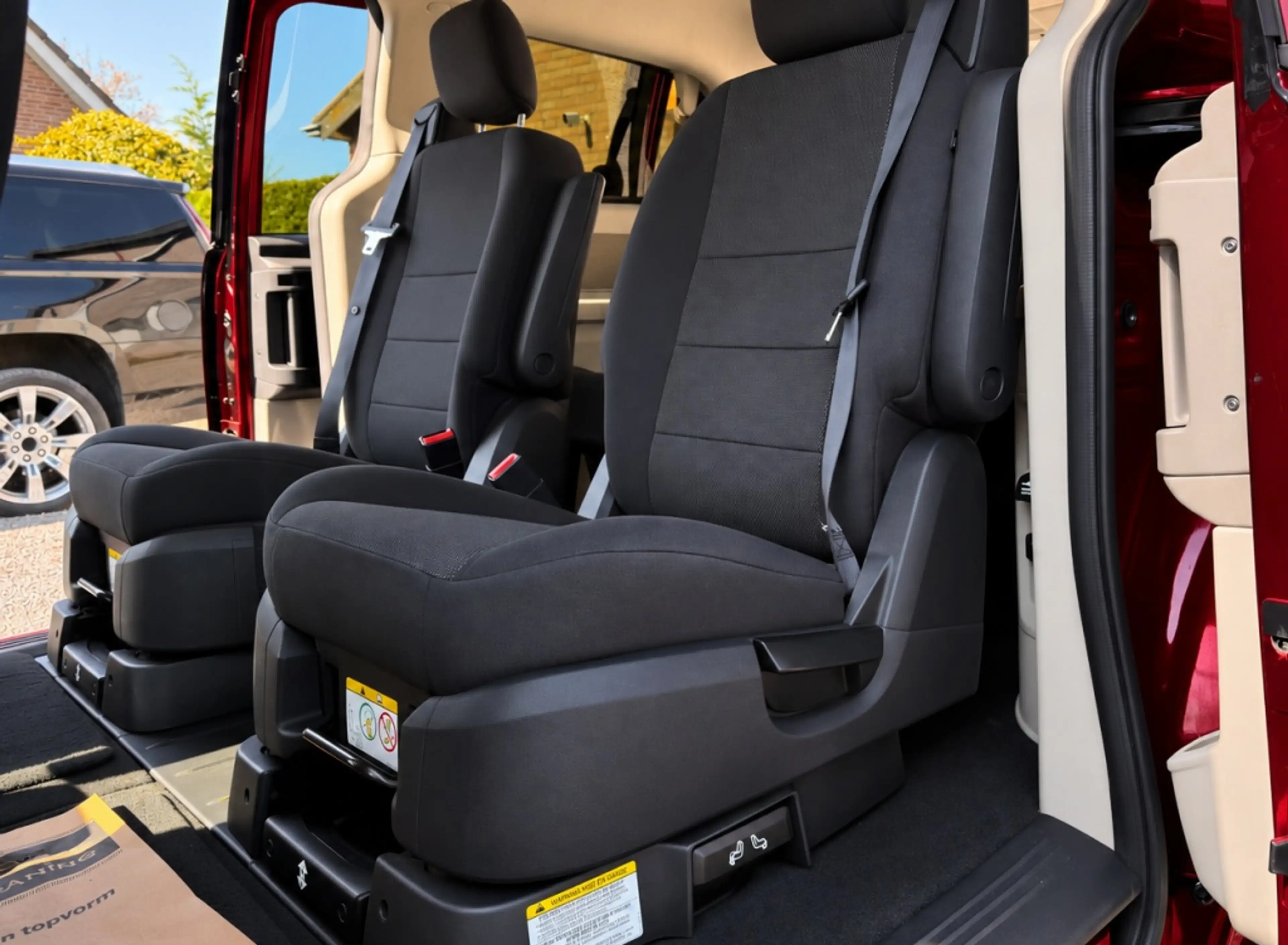 Chrysler Grand Voyager 3.8 V6 LIMITED MAGMA-RED SWIVEL&GO.TAFEL 3xTV/DVD/ — photo 15