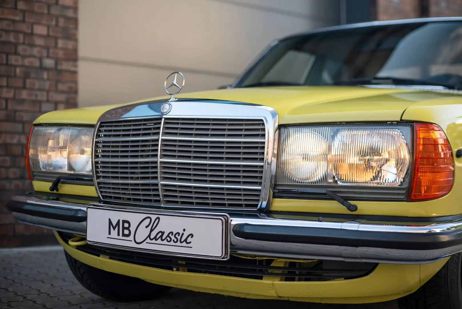 Mercedes-Benz 280 E W123, Autom., H-Zul., nur 65.400 KM, Bestzustand Yellow - 1