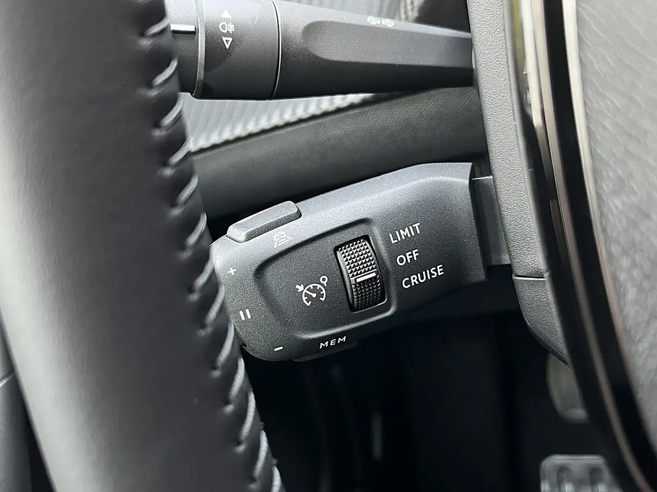 Peugeot 2008 PureTech 100 Allure 6-Gang-Manuell!TOP ANGEBOT! 12