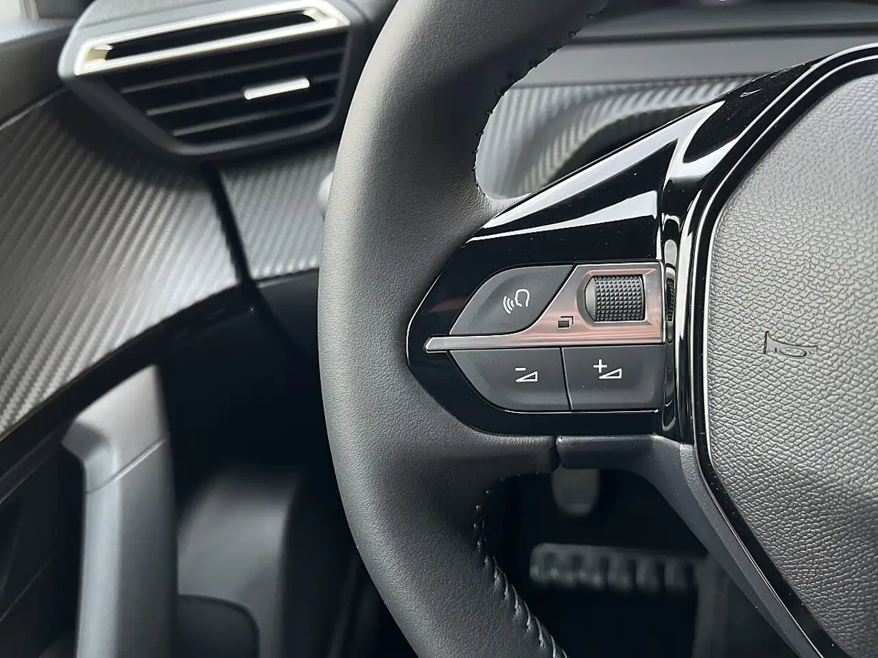 Peugeot 2008 PureTech 100 Allure 6-Gang-Manuell!TOP ANGEBOT! 13