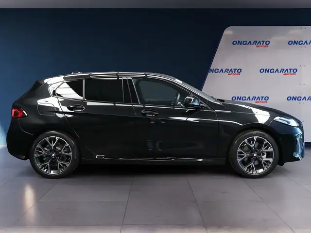 BMW 1 Series view 4