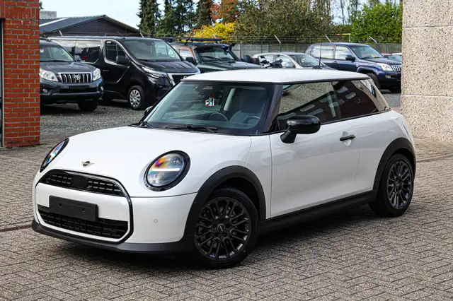 MINI Cooper C AUTOMAAT*ACHTERUITRIJCAMERA*NAVIGATIE*APPLE-CARPLAY*