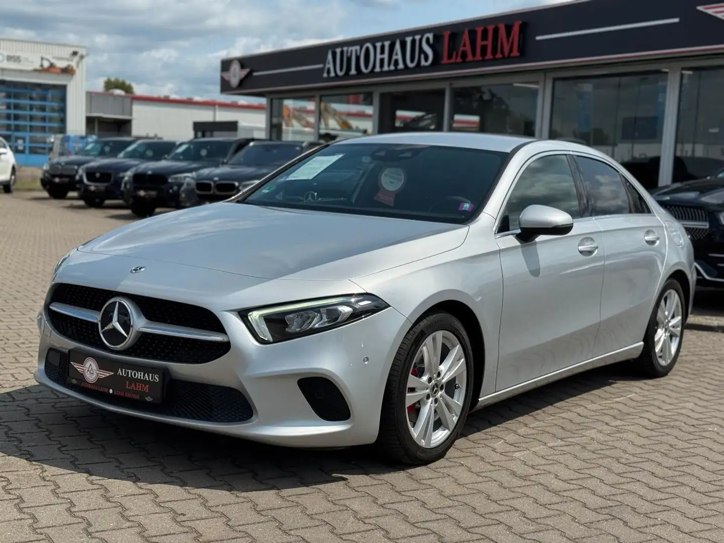 Mercedes-Benz A 180 Lim. 7G-DCT AMBIENTE*KAMERA*LED*DAB*SPURHA Silber - 2