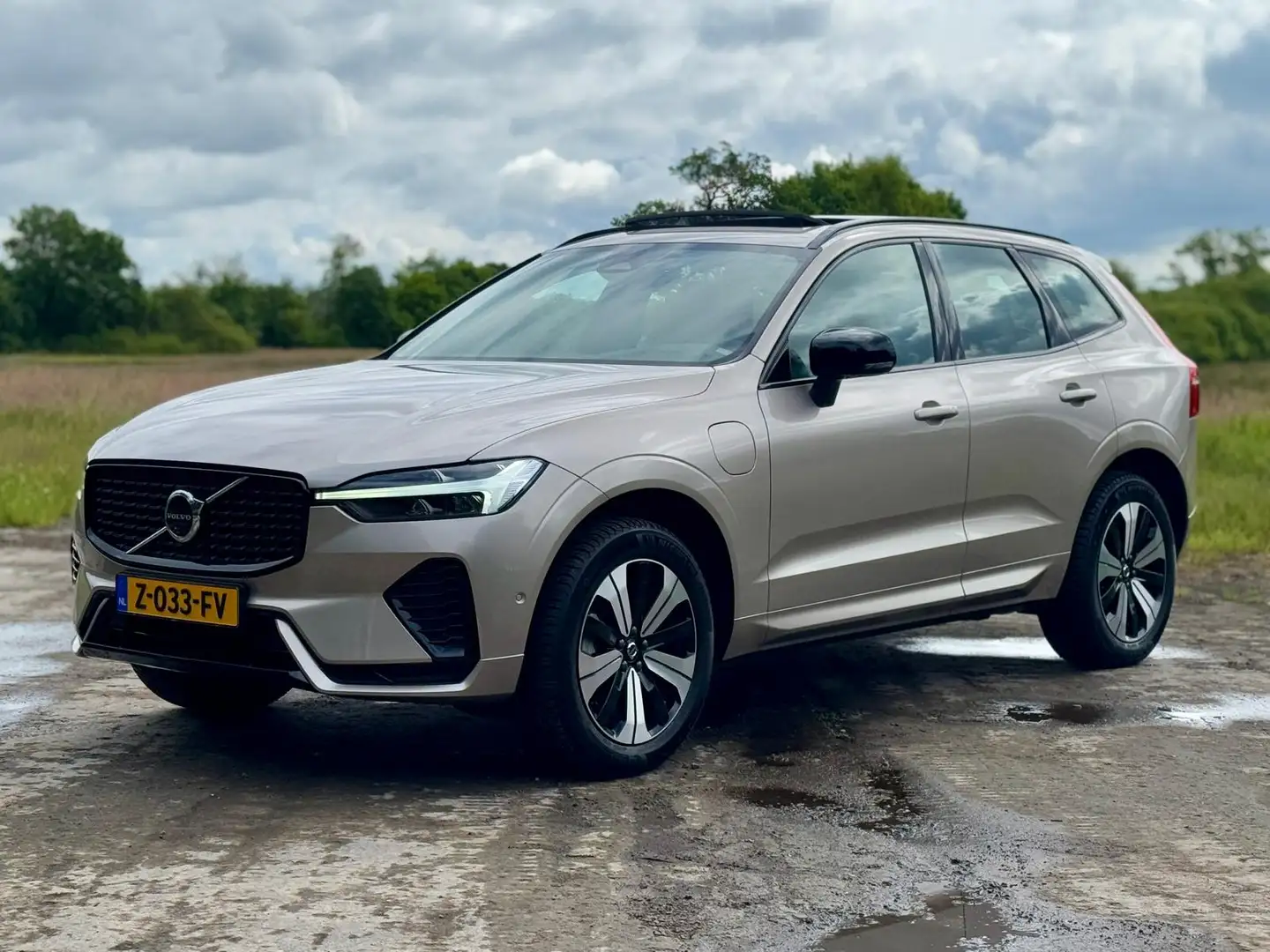 Volvo XC60 T6 AWD Plus Dark | 360 graden camera | Semi elektr Gris - 1