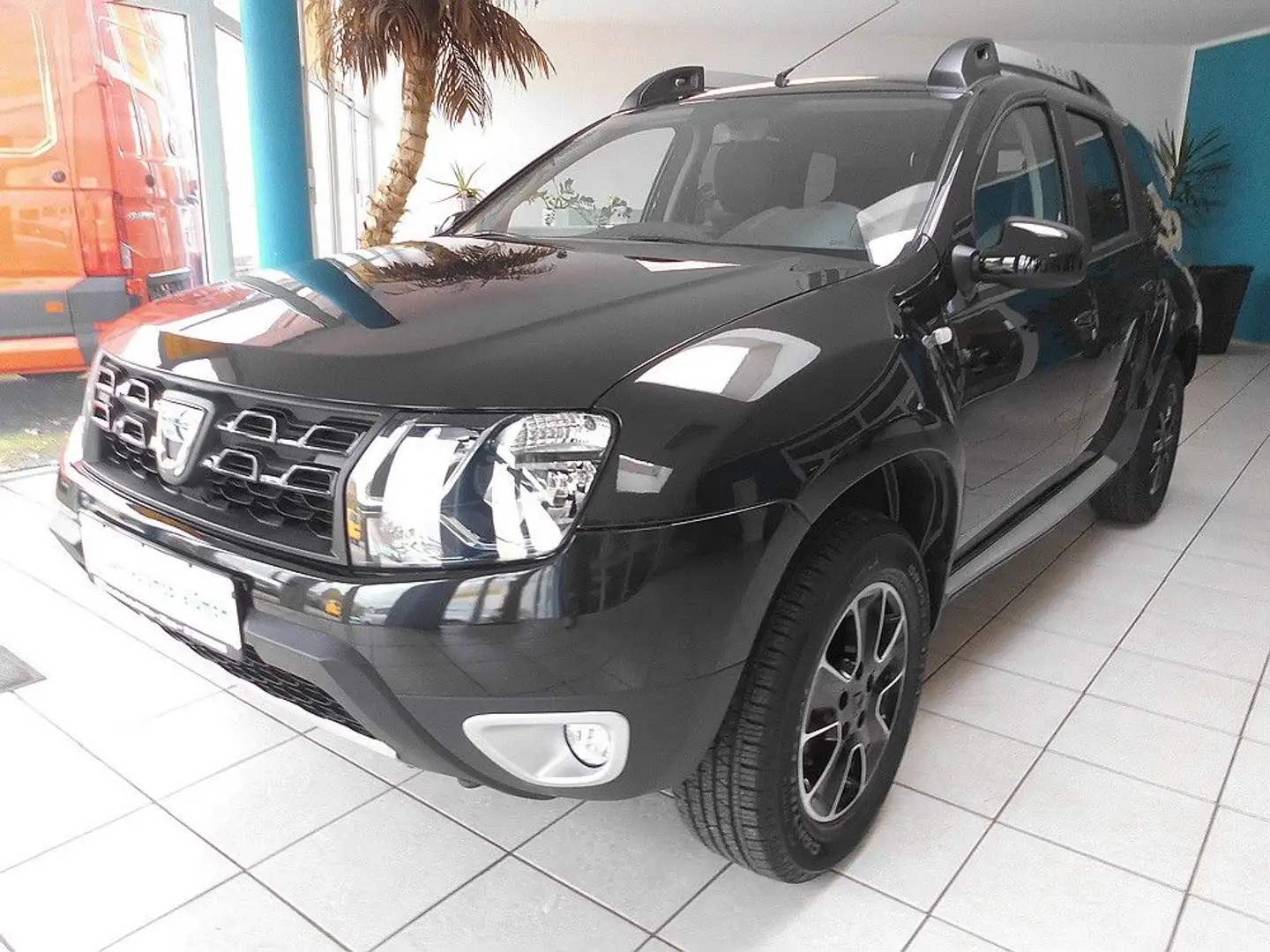 Dacia Duster Black Shadow 4x2 1.Hand Orig. 12tkm. Noir - 1
