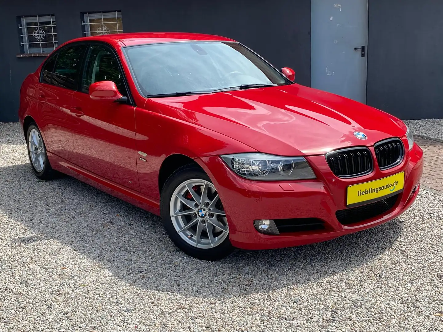 BMW 320 d xDrive Xenon PDC Klimaautom. Tempomat Rot - 2