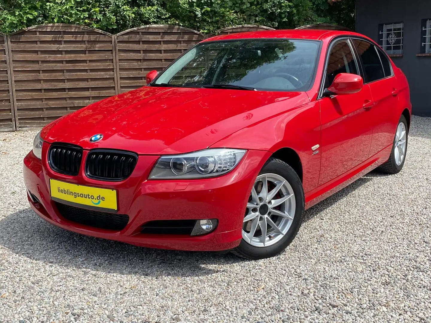 BMW 320 d xDrive Xenon PDC Klimaautom. Tempomat Rot - 1