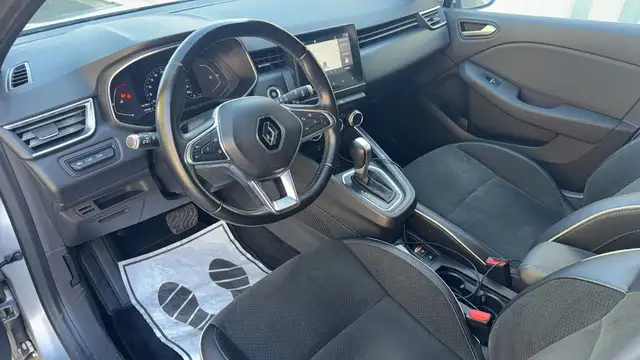 Renault Clio view 8