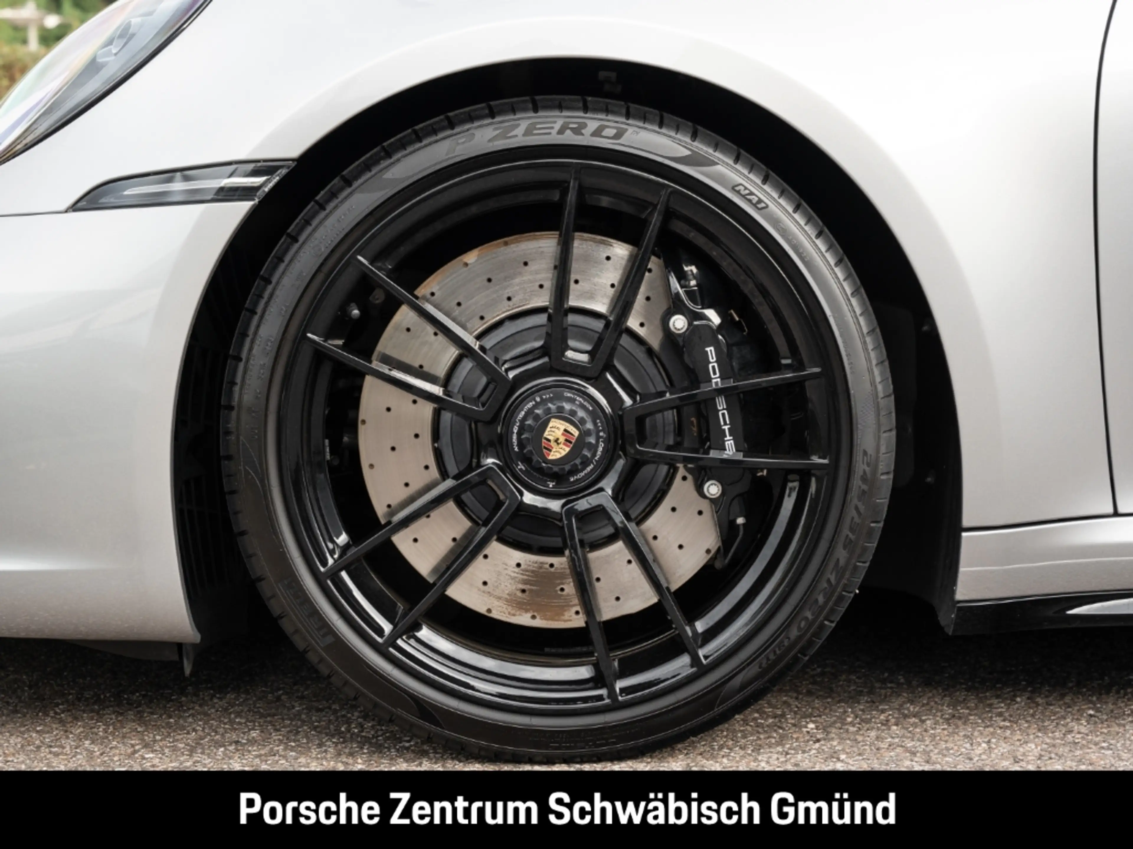 Porsche 992 911 Carrera GTS Cabrio Burmester InnoDrive — photo 12