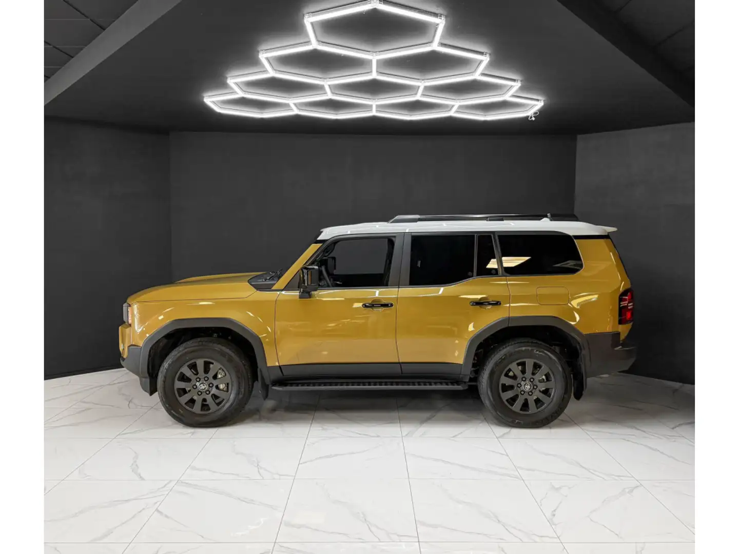 Toyota Land Cruiser First Edition Bronze - 2