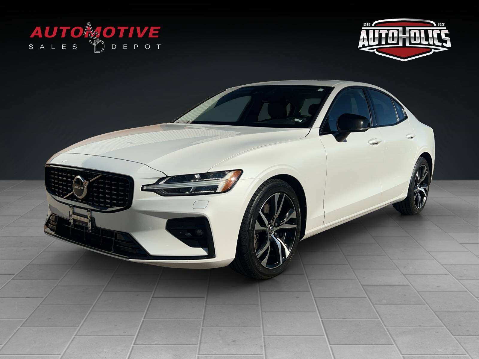 2024 Volvo S60 Core Dark Theme