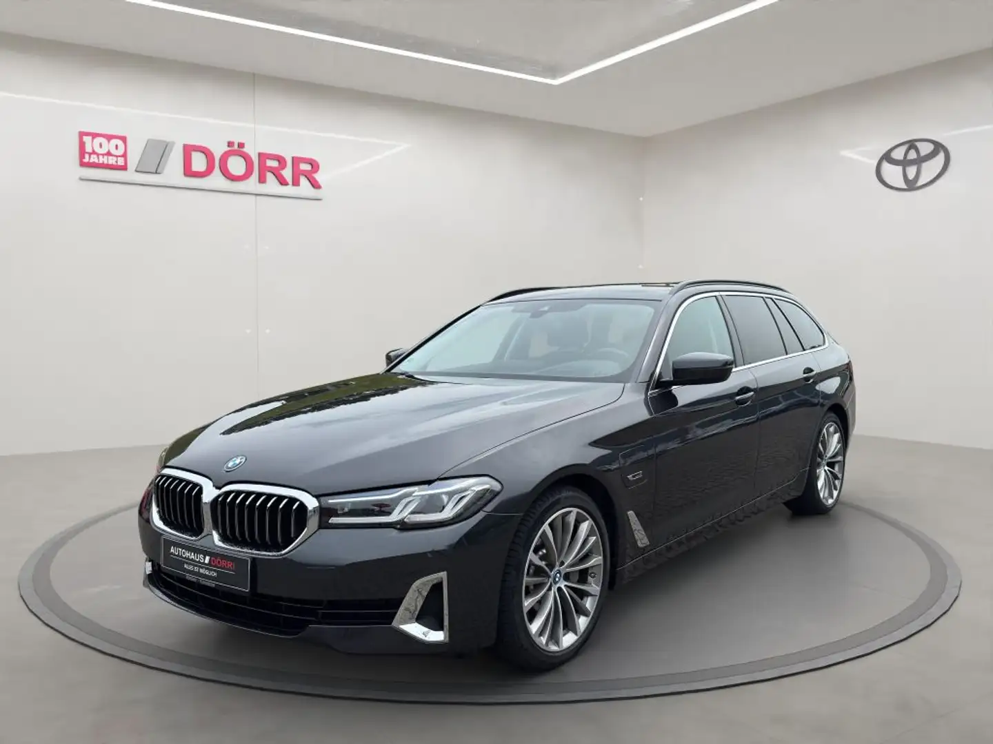 BMW 530 530e xDrive Touring Aut. Luxury Line Grijs - 1