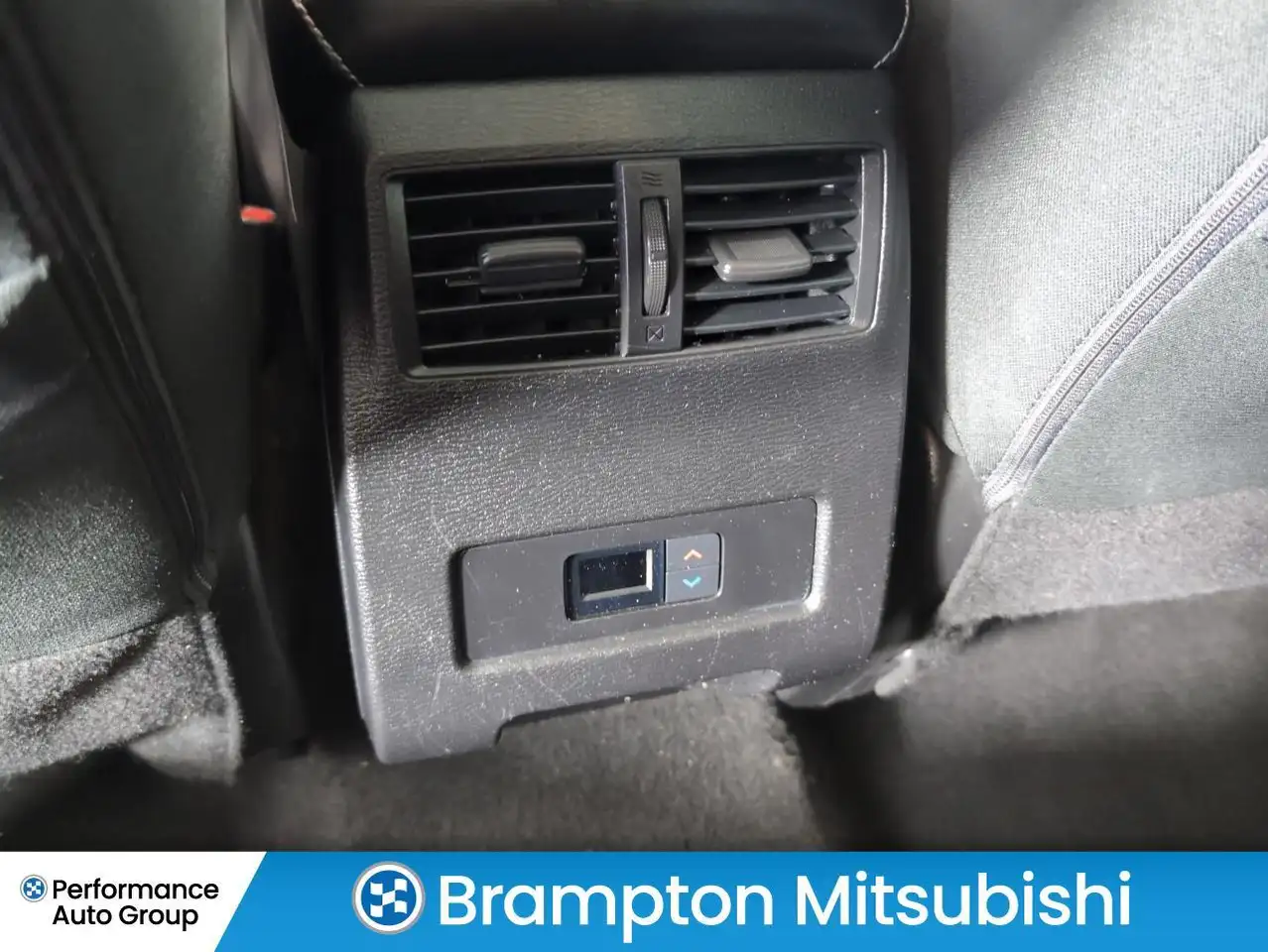 Mitsubishi Outlander снимка Mitsubishi Outlander
