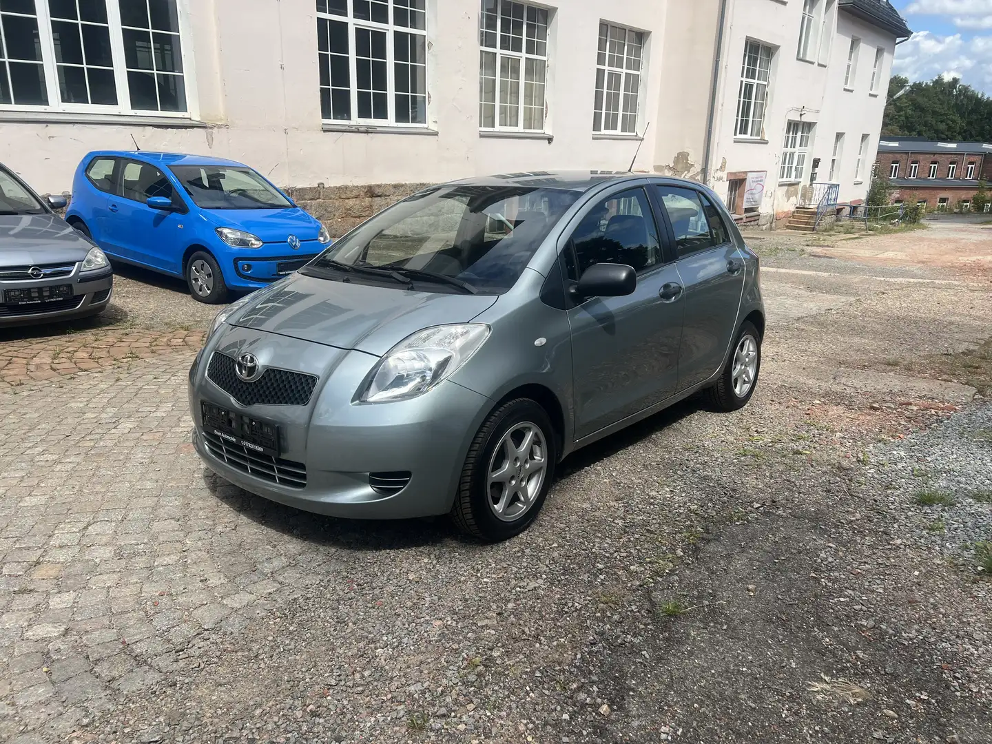 Toyota Yaris Luna 1.3 VVT-I 1 Hand Tüv neu Winterreifen Gris - 1