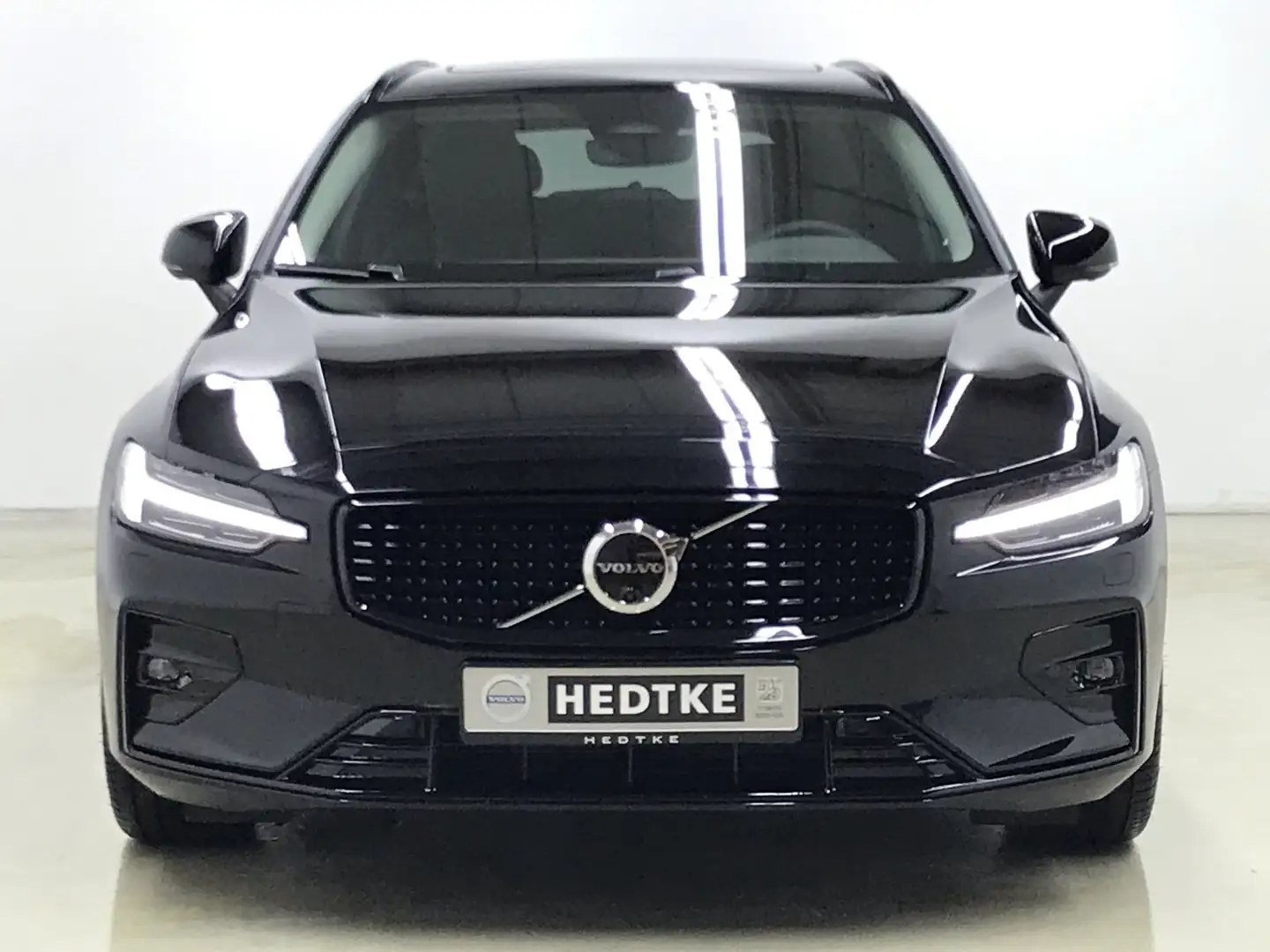 Volvo V60 B4 Diesel Plus Dark 19"+AHK+PANO+360°+STANDH Schwarz - 2
