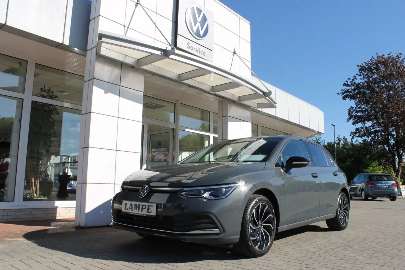 Volkswagen Golf VIII Move 1.5 TSI Grau - 1