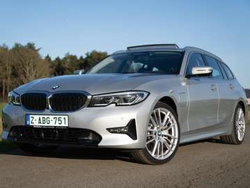 330e Touring Aut. Sport Line Pano/Laser/360°