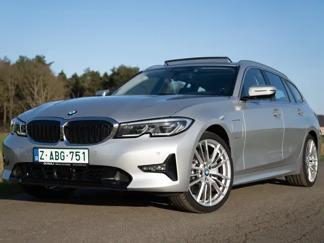 BMW 330 330e Touring Aut. Sport Line Pano/Laser/360°