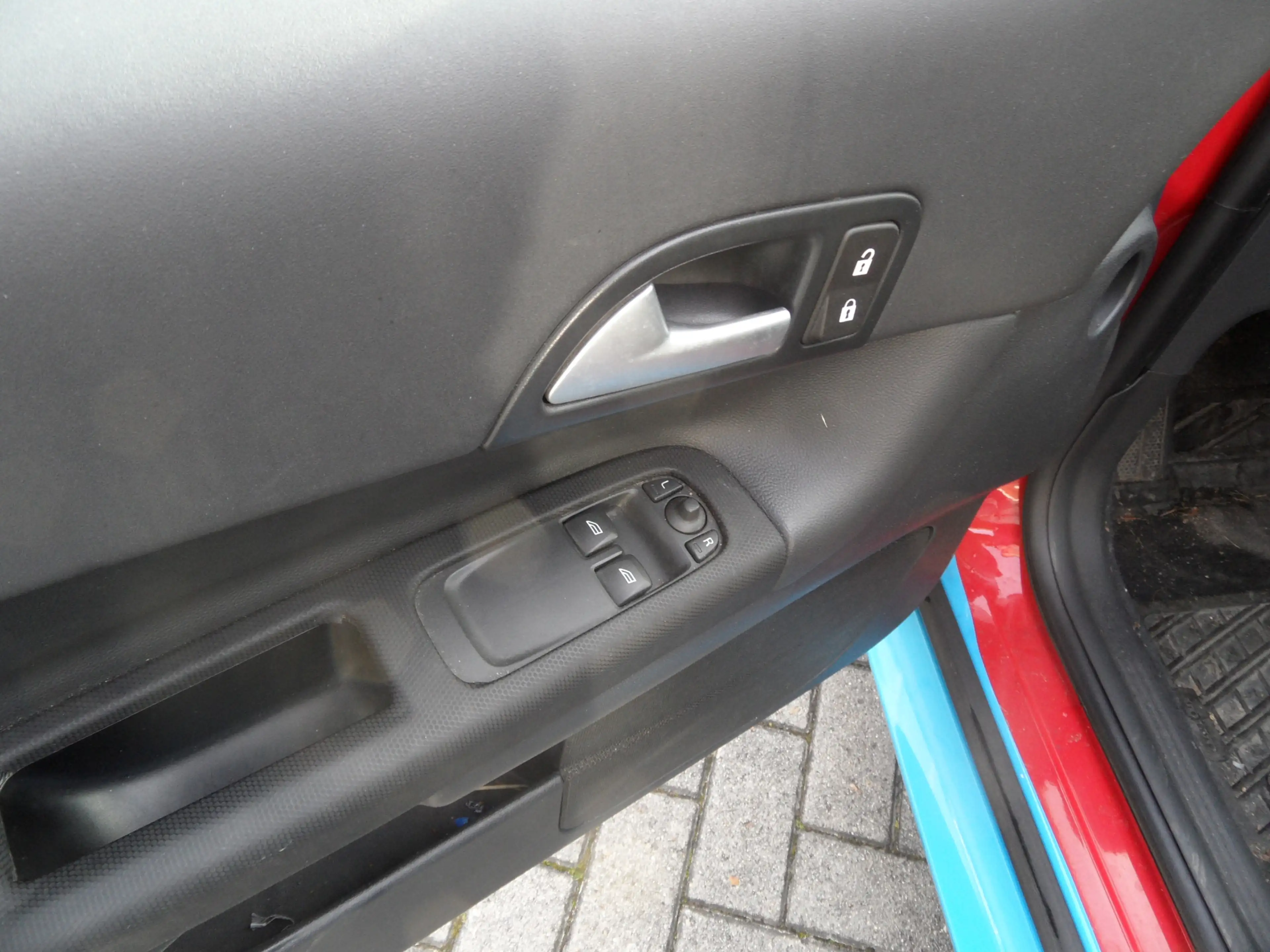 Volvo C30 2.0 R-Edition — photo 4