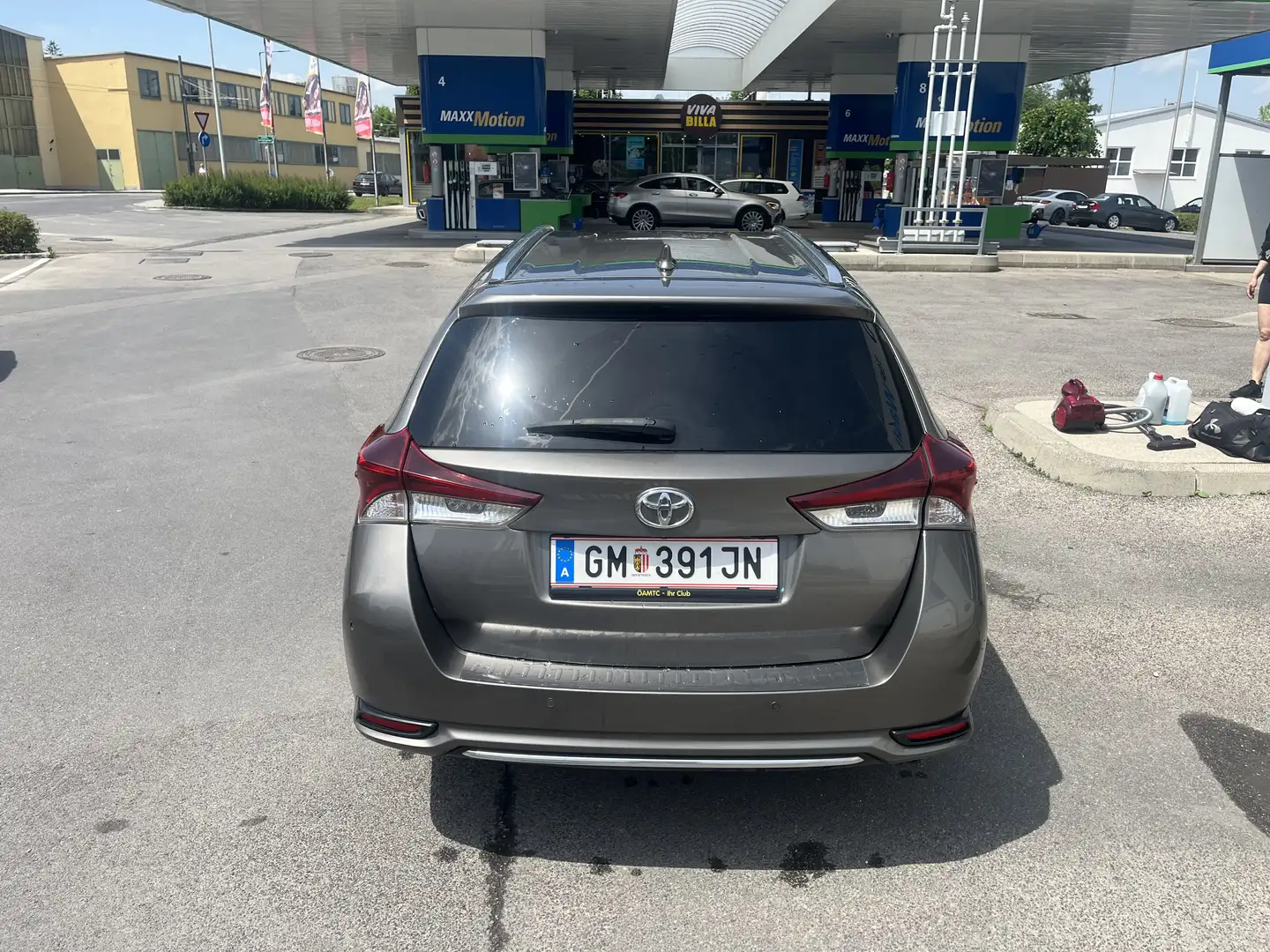 Toyota Auris 1.6 Valvematic Touring Sports Executive Grau - 2