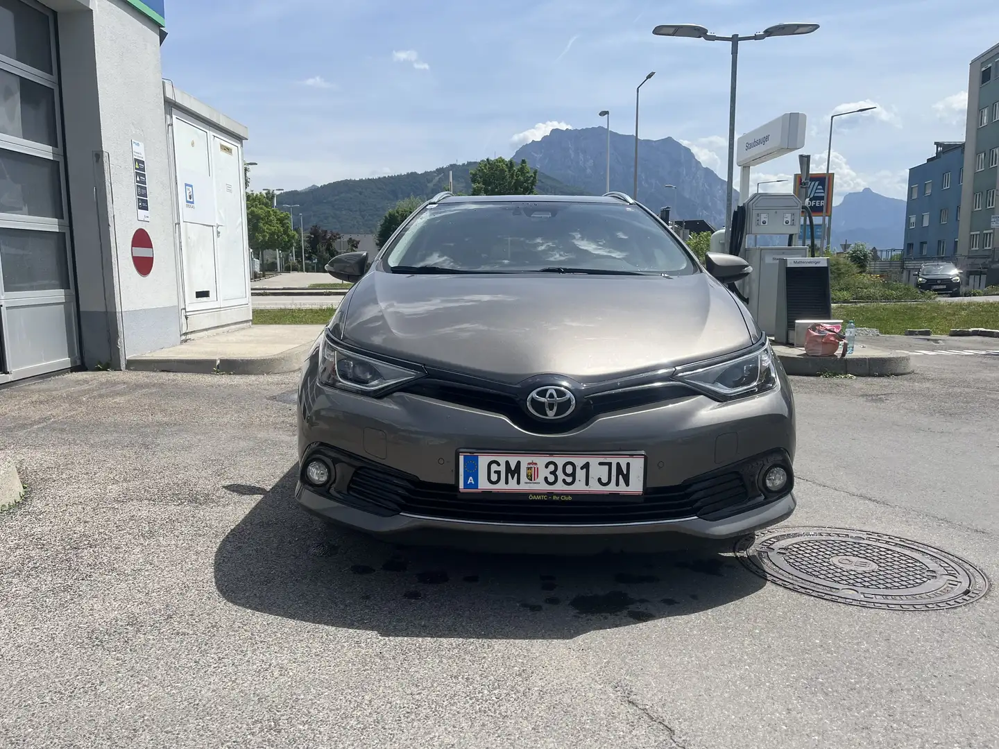 Toyota Auris 1.6 Valvematic Touring Sports Executive Grau - 1