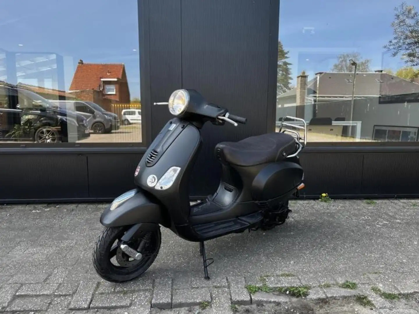 Vespa LX 50 Černá - 1