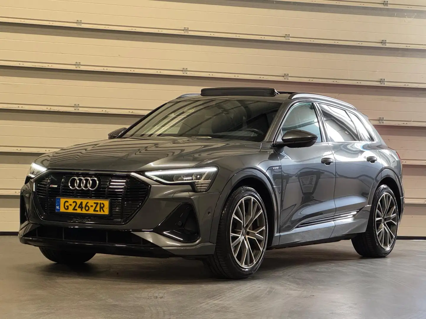 Audi e-tron E-tron 50 quattro S-Line|Pano|Trekhaak| Gris - 2