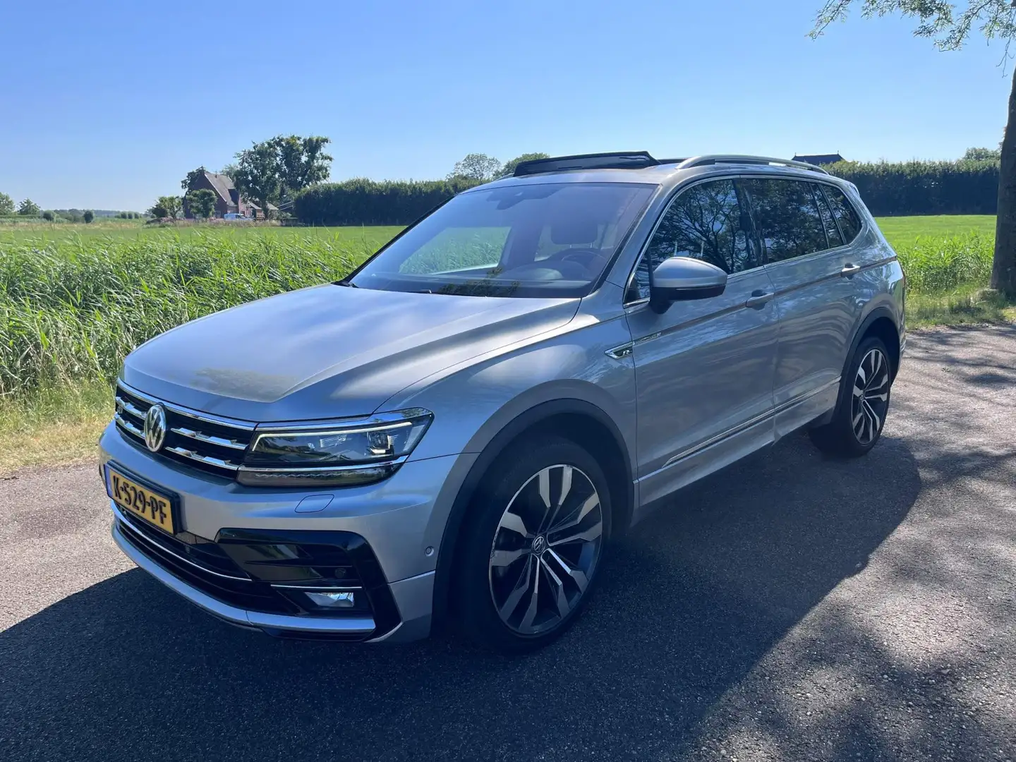 Volkswagen Tiguan Allspace 1.5 TSI Highline R 7p. Pano , 1e eig , trekhaak Grijs - 2