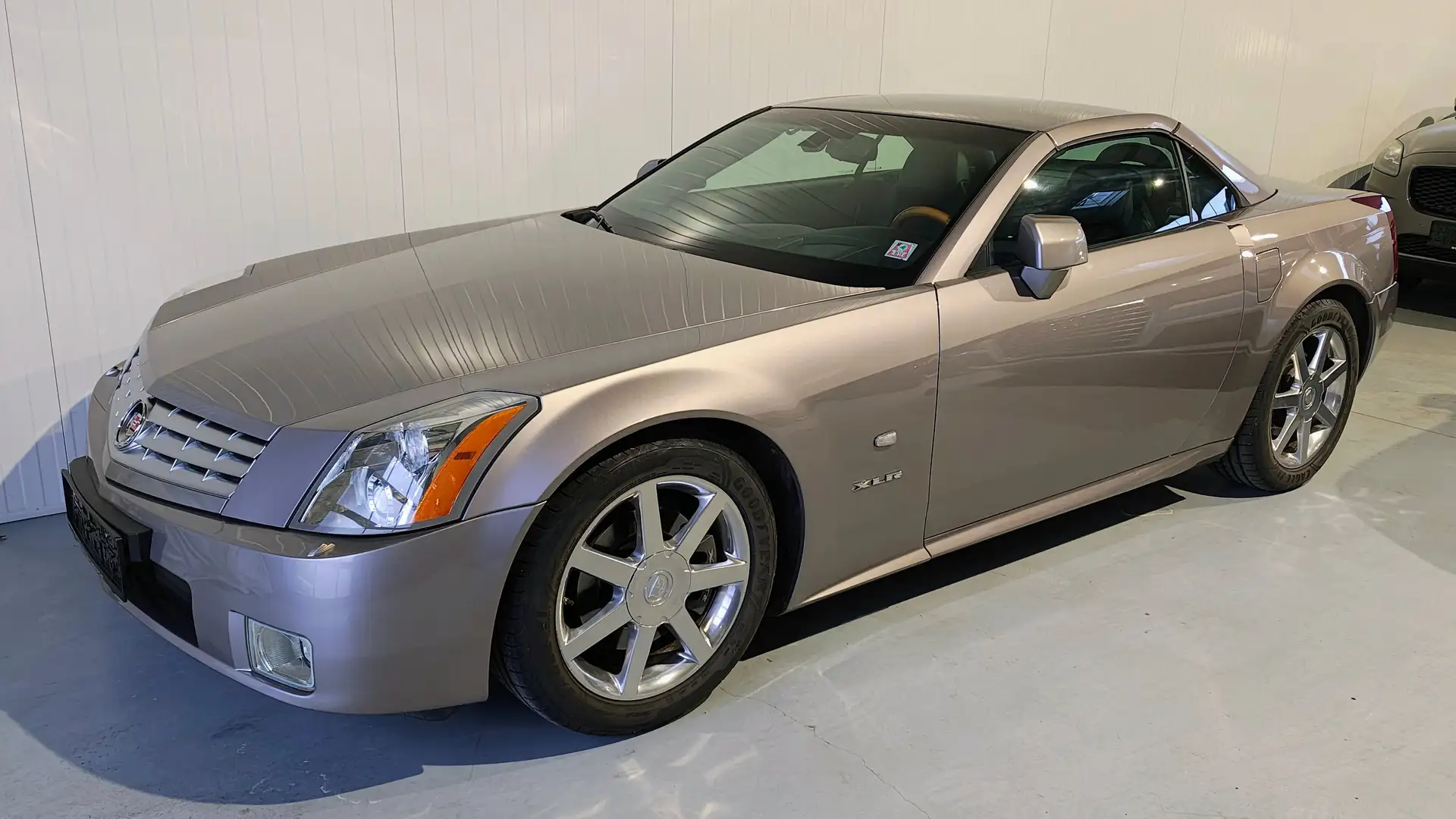 Cadillac XLR XLR 4,6 V8 |1.BESITZ|SAMMLERZUSTAND|COLLECTORS CAR Grau - 1