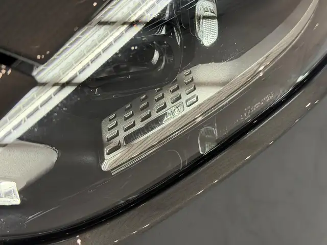 Mercedes-Benz C-Class view 11