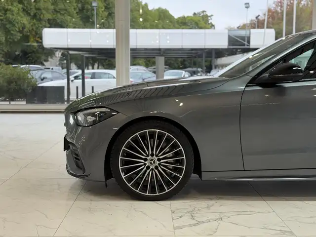 Mercedes-Benz 300 view 4