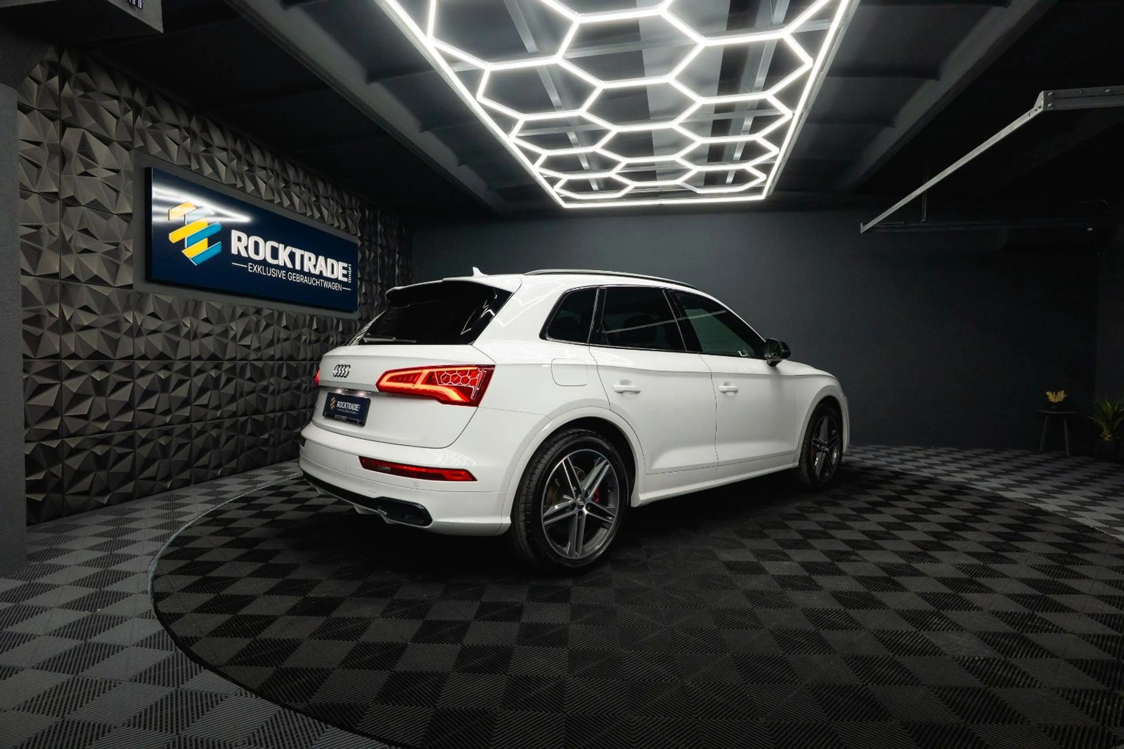 Audi SQ5 3.0 TDI quattro Optik-Paket Schwarz *LED*19% — photo 10