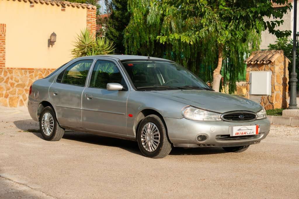 Ford Mondeo 1.8 TD CLX - foto 1