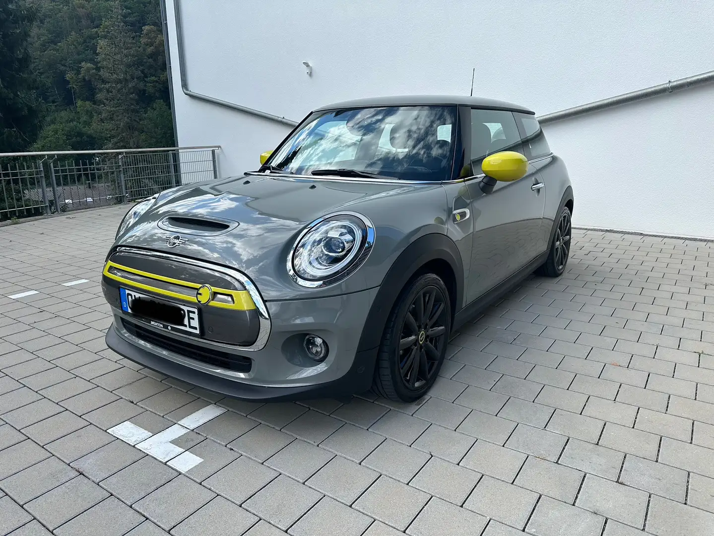 MINI Cooper SE Grau - 2