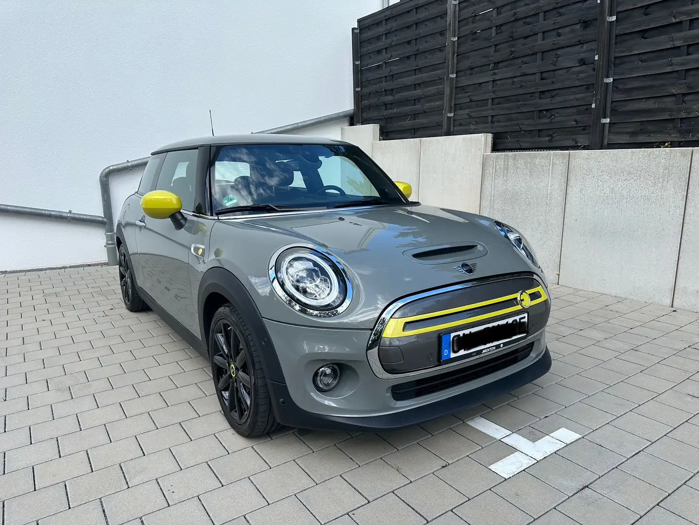 MINI Cooper SE Grau - 1