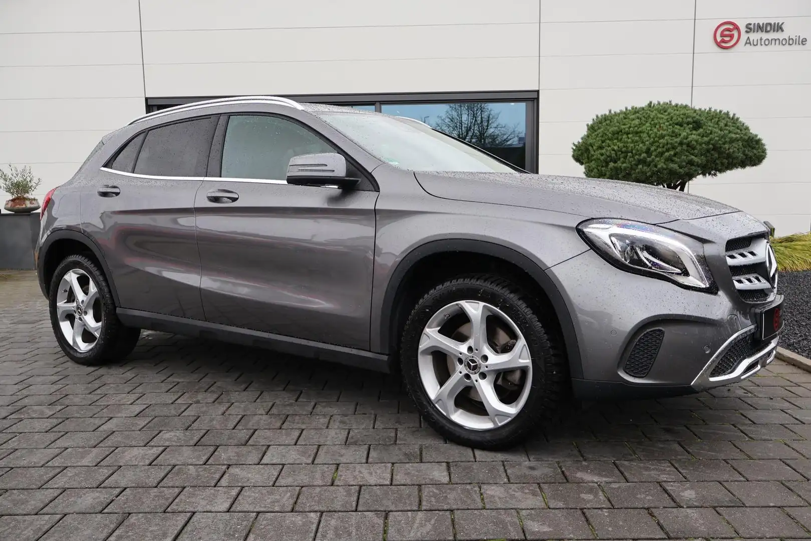 Mercedes-Benz GLA 220 4Matic URBAN-LED-ParkPaket-KeyGo-Sitzhzg Grau - 2
