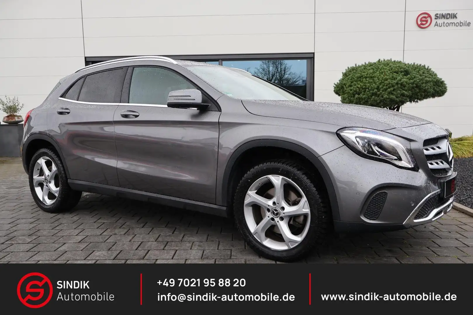 Mercedes-Benz GLA 220 4Matic URBAN-LED-ParkPaket-KeyGo-Sitzhzg Grau - 1
