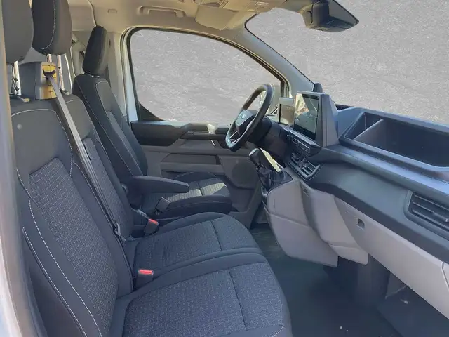 Ford Transit Custom view 3