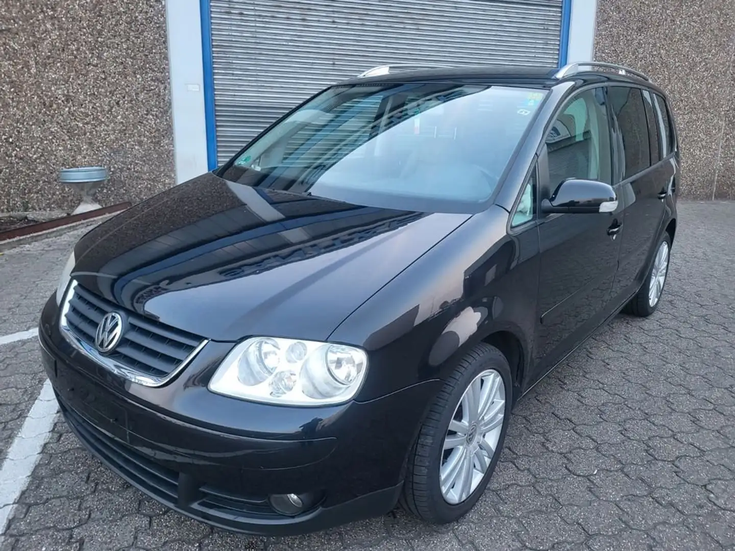Volkswagen Touran Touran 2.0 FSI Highline Černá - 1
