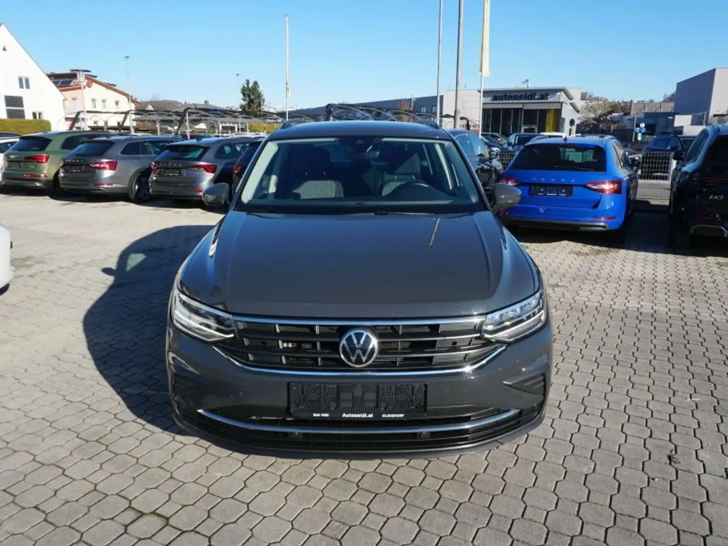 Volkswagen Tiguan 2,0 TDI Life *NAVI+LED+KAMERA* Grau - 2
