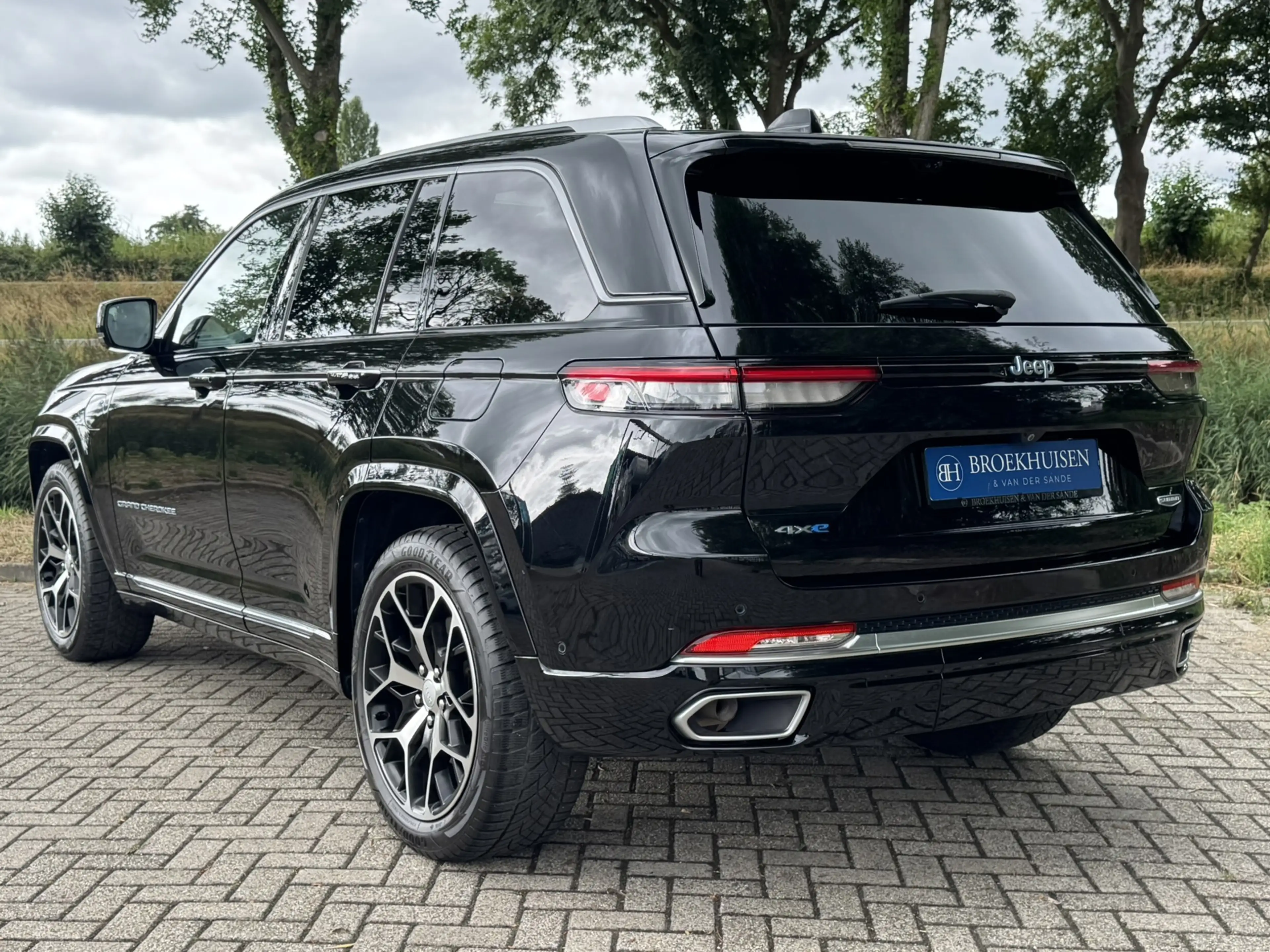 Jeep Grand Cherokee 2.0 Summit Reserve Plug in Hybrid 4xe 380pk Luchtv — photo 4