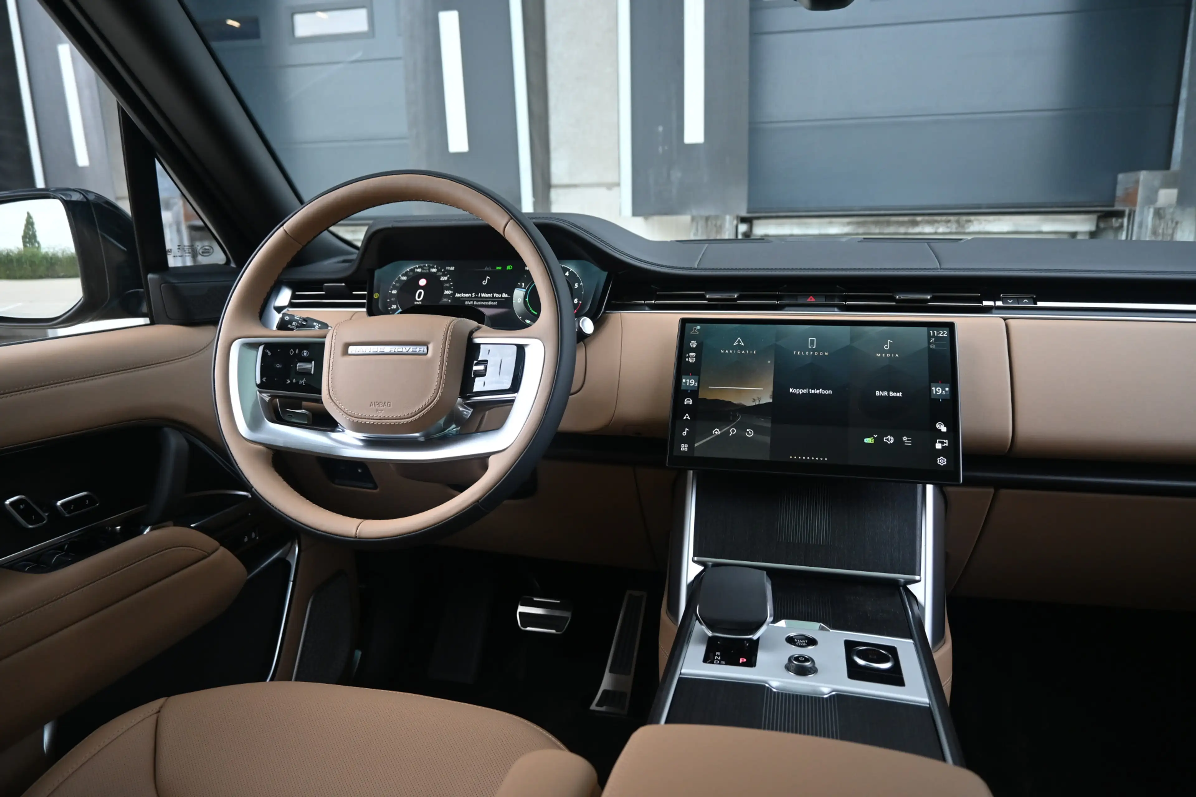 Land Rover Range Rover 3.0 P550e Autobiography PHEV — photo 6
