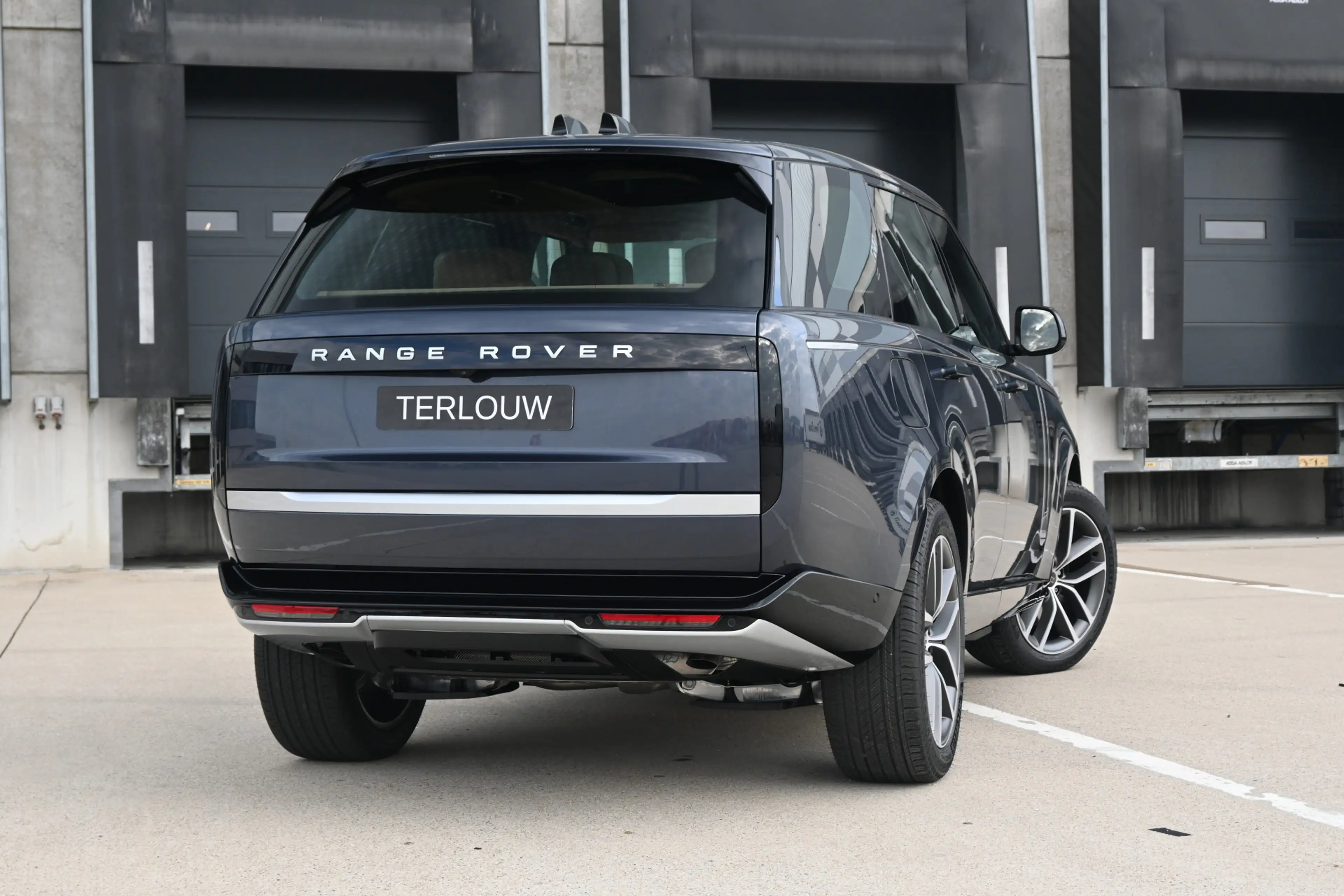 Land Rover Range Rover 3.0 P550e Autobiography PHEV — photo 3