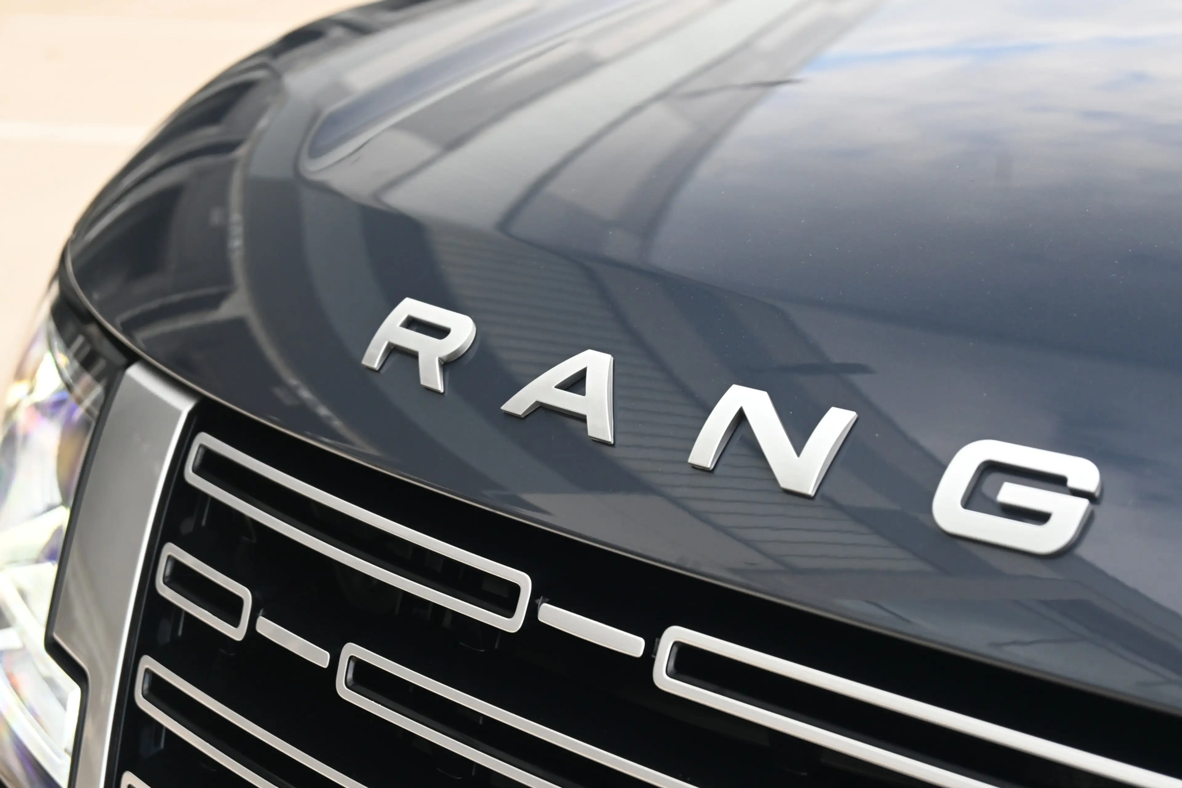 Land Rover Range Rover 3.0 P550e Autobiography PHEV — photo 14
