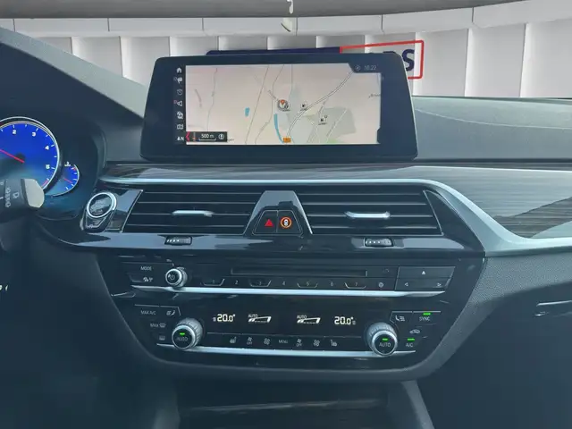 BMW 5 Series view 14