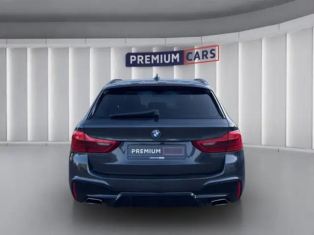 BMW 5 Series view 4