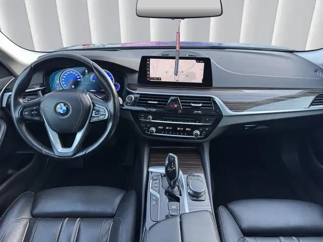 BMW 5 Series view 13