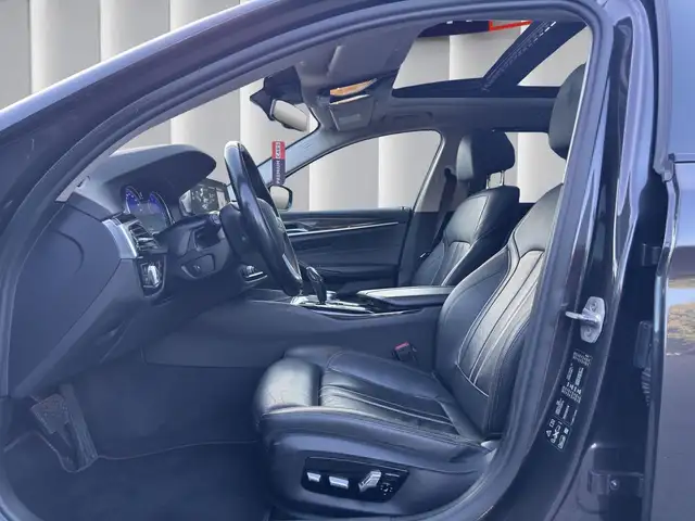 BMW 5 Series view 10