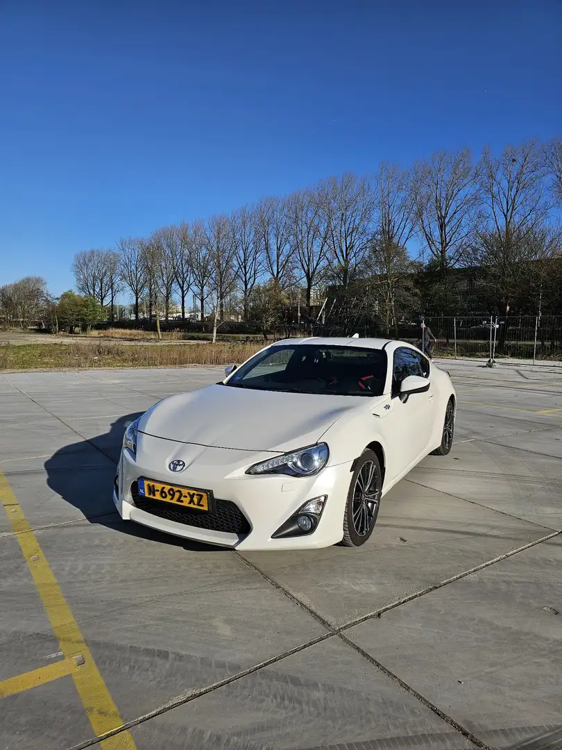 Toyota Avensis gt86 D-4S Biały - 1